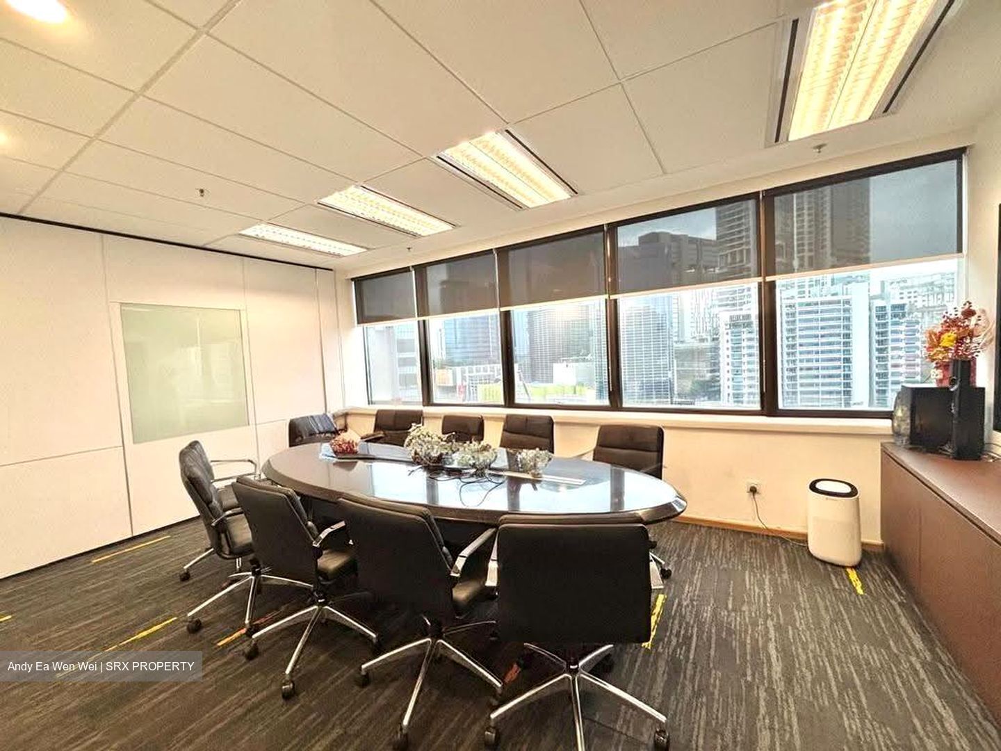 United Square (D11), Office #633724121